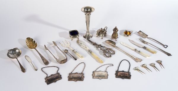 A GROUP OF SILVER AND PLATED WARES (QTY)