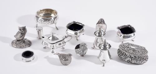 A GROUP OF SILVER AND FOREIGN WARES (13)