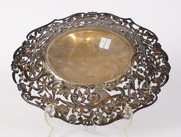 A VICTORIAN SILVER BASKET