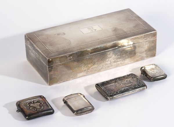 A SILVER CIGARETTE BOX AND FOUR VESTA CASES (5)