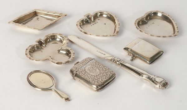 A GROUP OF SILVER AND SILVER MOUNTED COLLECTABLES (8)