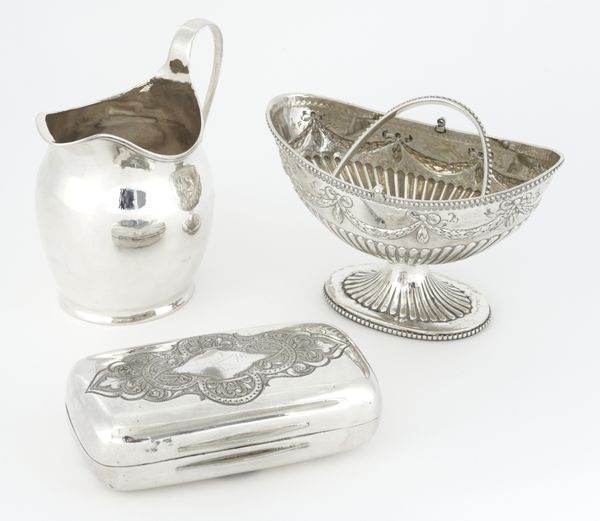 A SILVER CREAM JUG AND TWO FURTHER ITEMS (3)