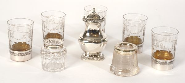 A GROUP OF SILVER AND FOREIGN WARES (8)