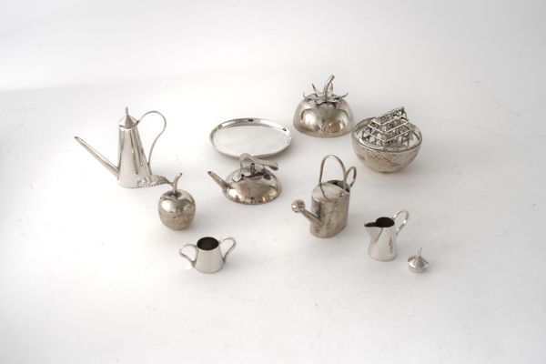 A GROUP OF MOSTLY STERLING MINIATURE AND CABINET ITEMS (8)