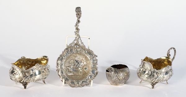 AN ITALIAN SILVER MODEL OF A CHICK AND 11 FURTHER ITEMS (5)