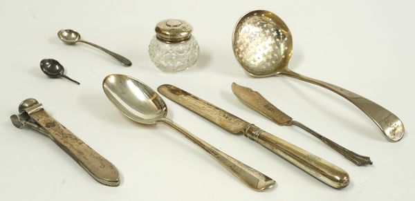 A GROUP OF SILVER AND SILVER MOUNTED WARES (8)