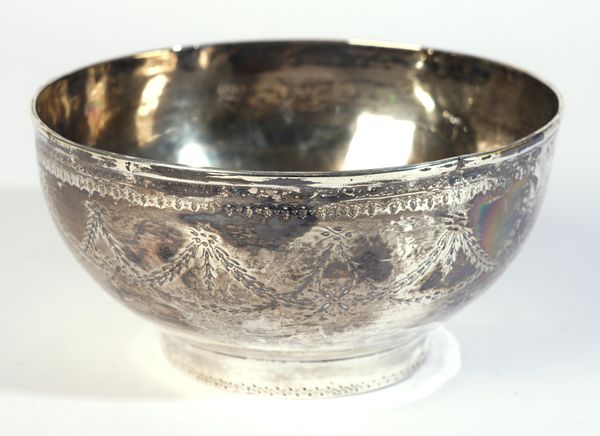 A SILVER CIRCULAR BOWL