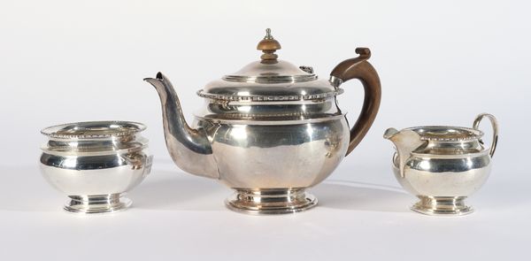 A SILVER THREE PIECE TEA SET (3)