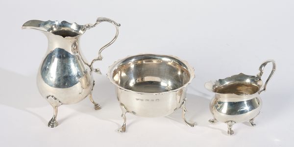 A SILVER SUGAR BOWL AND TWO SILVER CREAM JUGS (3)