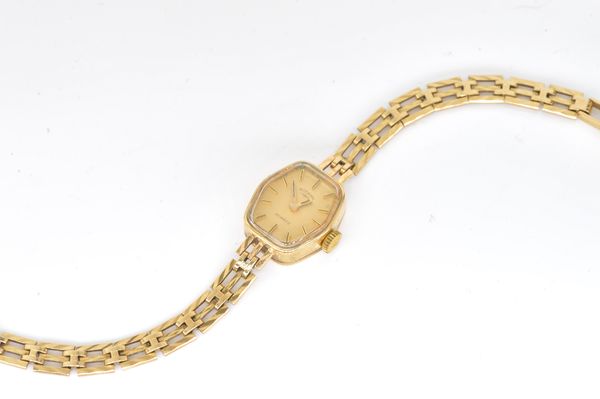 A ROTARY QUARTZ 9CT GOLD LADY'S BRACELET WRISTWATCH