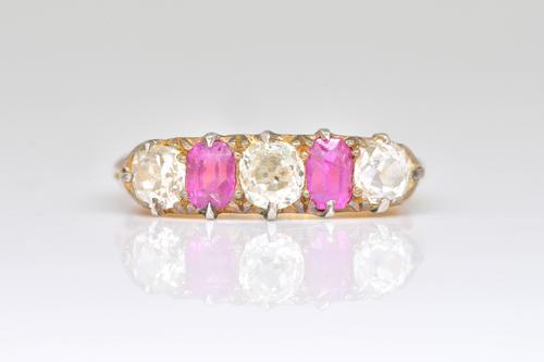 AN 18CT GOLD, RUBY AND DIAMOND FIVE STONE RING