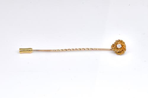 A GOLD AND DIAMOND TIE PIN / STICK PIN