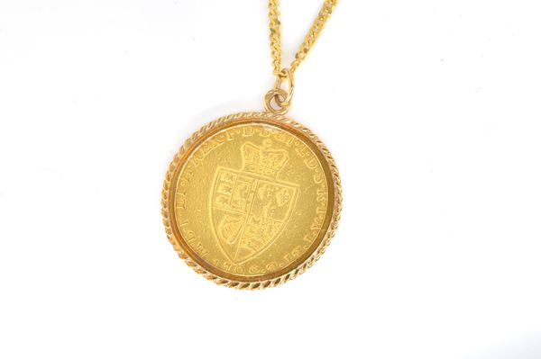 A GEORGE III SPADE GUINEA PENDANT WITH A 9CT GOLD NECKCHAIN (2)