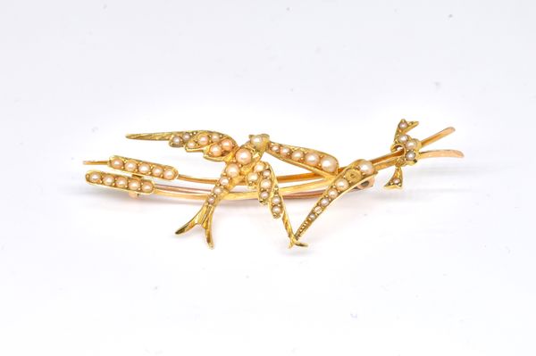 A GOLD AND SEED PEARL BROOCH