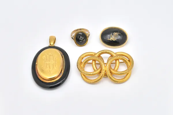 FOUR ITEMS OF VICTORIAN JEWELLERY (4)
