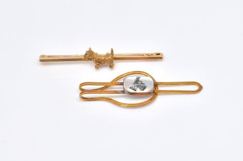 A GOLD BAR BROOCH AND A TIE SLIDE (2)