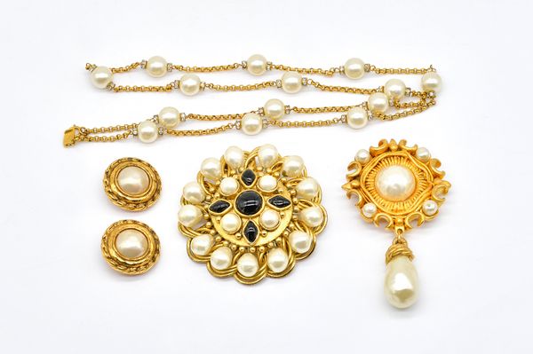 FOUR ITEMS OF GILT METAL AND IMITATION PEARL CHANEL JEWELLERY (4)