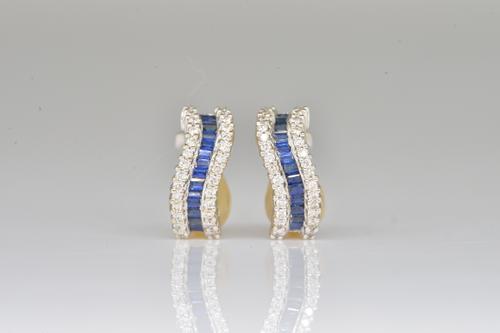 A PAIR OF 18CT WHITE GOLD, SAPPHIRE AND DIAMOND EARCLIPS