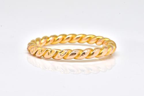 A FRENCH GOLD OVAL HINGED BANGLE