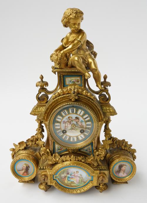A FRENCH GILT-BRONZE MOUNTED PARIS PORCELAIN MANTEL CLOCK