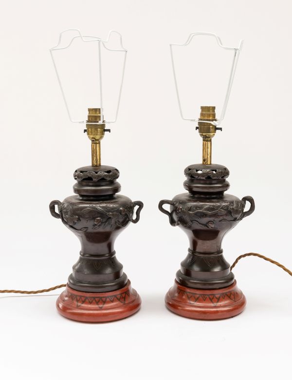 A PAIR OF JAPANESE PATINATED BRONZE TABLE LAMPS (2)