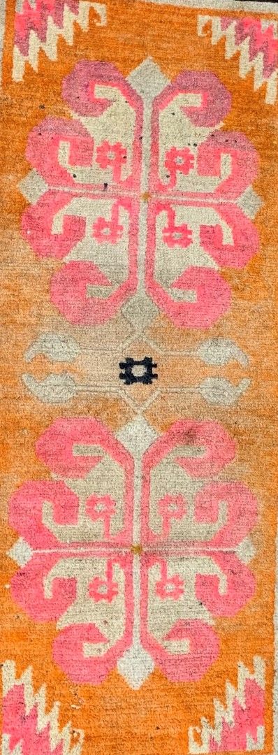 A KHOTAN RUG (2)