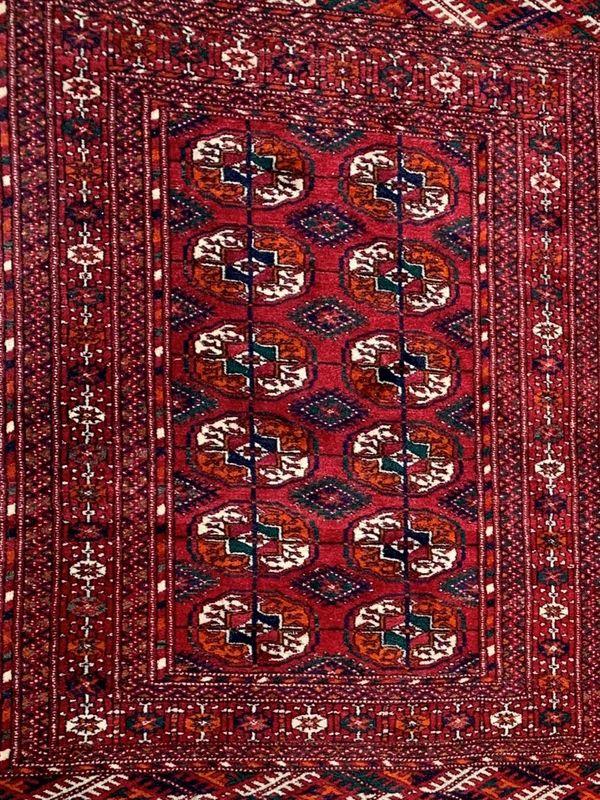 A TEKKE TURKMAN RUG (2)