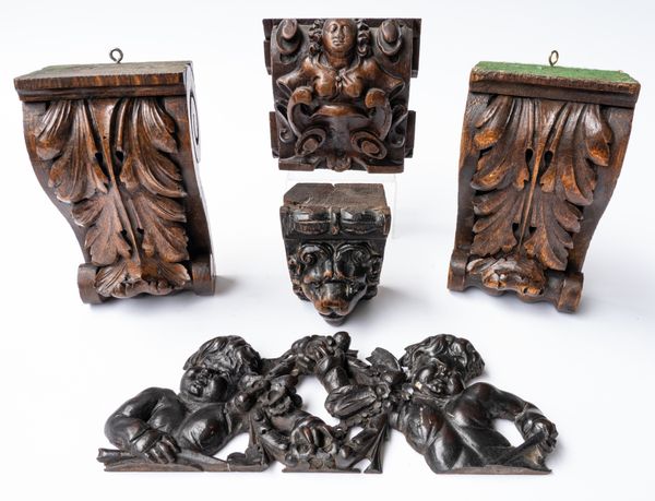 AN 18TH CENTURY CHERUBIC CARVED CREST (5)