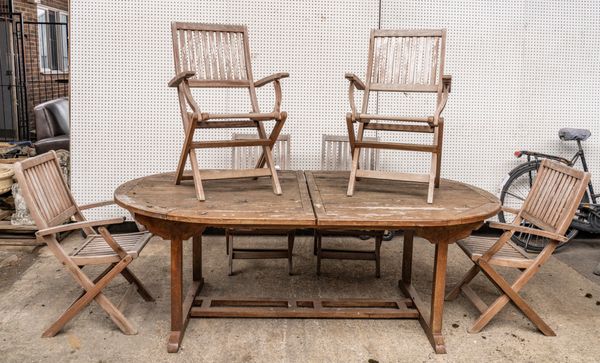 A HARDWOOD OVAL EXTENDING DINING TABLE (7)