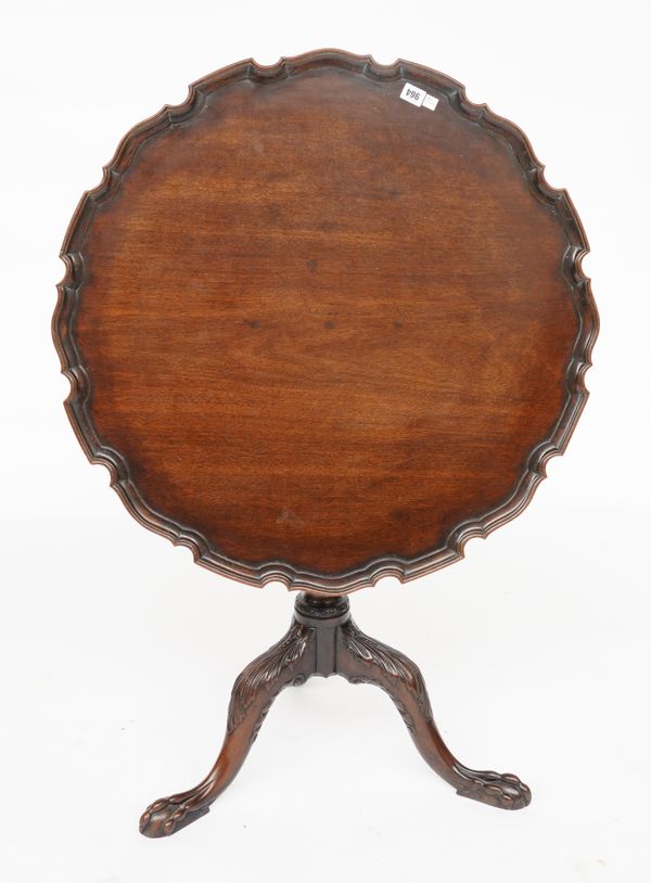 AN 18TH CENTURY MAHOGANY PIE CRUST SNAP TOP TRIPOD TABLE