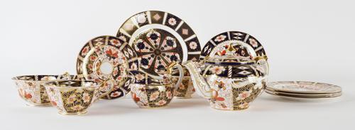 A GROUP OF ROYAL CROWN DERBY JAPAN PATTERN TEAWARES