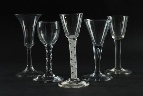 A GROUP OF FIVE WINE GLASSES (5)