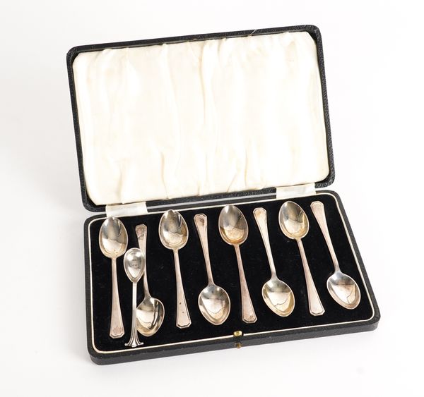 A SET OF EIGHT SILVER COFFEE SPOONS AND A VICTORIAN SILVER MUSTARD SPOON (2)