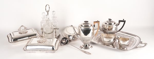 A GROUP OF PLATED WARES (10)