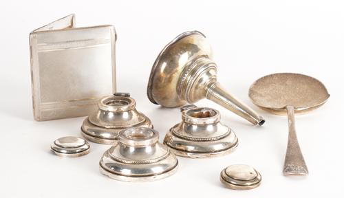 A SILVER SERVING SLICE AND FURTHER SILVER AND SILVER MOUNTED WARES (6)