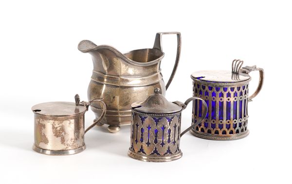 A SILVER MILK JUG AND THREE VARIOUS MUSTARD POTS (4)