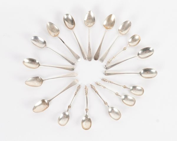 A GROUP OF SILVER SPOONS (17)