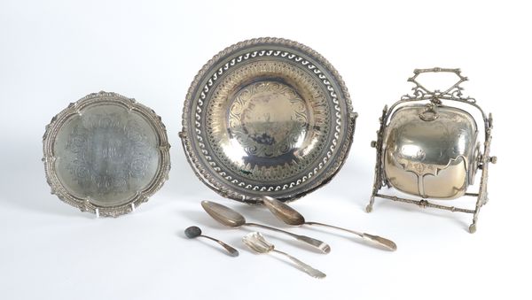 A GROUP OF SILVER AND PLATED WARES (7)