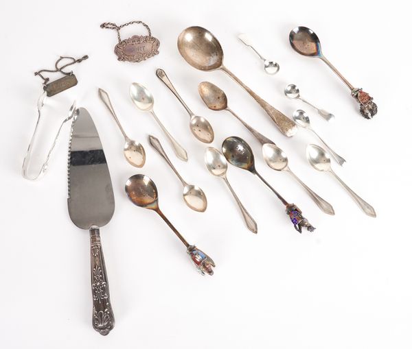 A GROUP OF SILVER AND SILVER MOUNTED WARES (19)