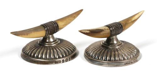 A PAIR OF LATE VICTORIAN SILVER MOUNTED HORN KNIFE RESTS (2)