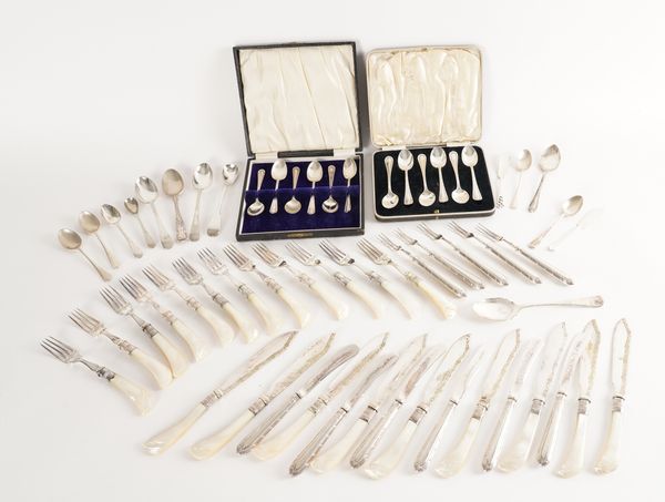 A GROUP OF SILVER AND PLATED FLATWARE (QTY)