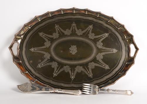 A PLATED TWIN HANDLED TRAY AND A PAIR OF PLATED FISH SERVERS (2)