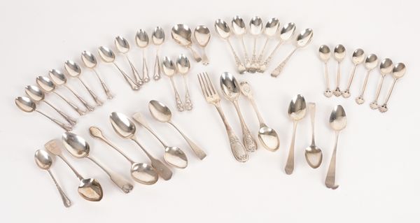 A GROUP OF SILVER FLATWARE (QTY)