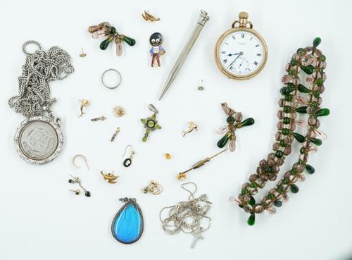 AN OPAL STICK PIN AND THIRTEEN FURTHER ITEMS (14)