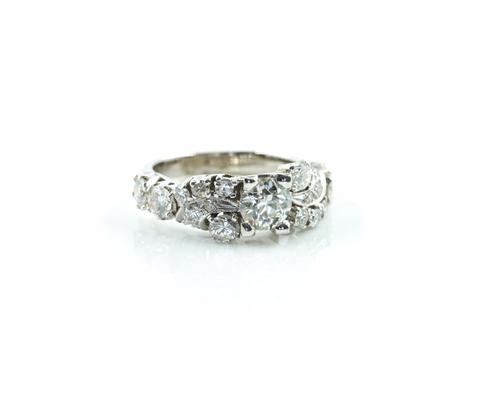 A 14CT WHITE GOLD AND DIAMOND RING