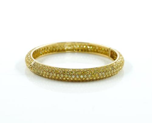 A YELLOW DIAMOND BANGLE