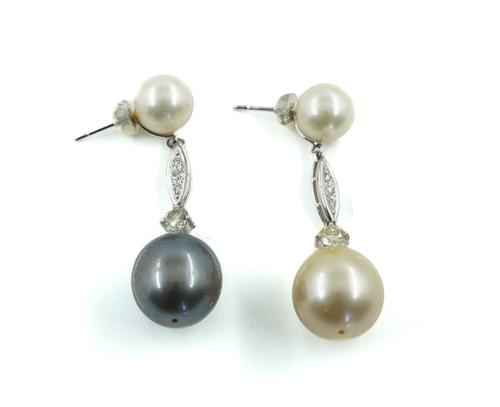 A PAIR OF WHITE GOLD AND CULTURED PEARL PENDANT EARRINGS