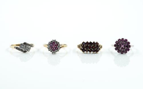 FOUR GEM SET RINGS (4)