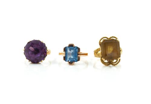 THREE GOLD AND GEM SET RINGS (3)