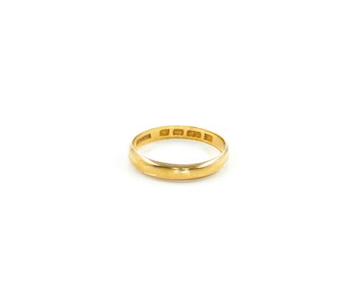 A 22CT GOLD PLAIN WEDDING RING